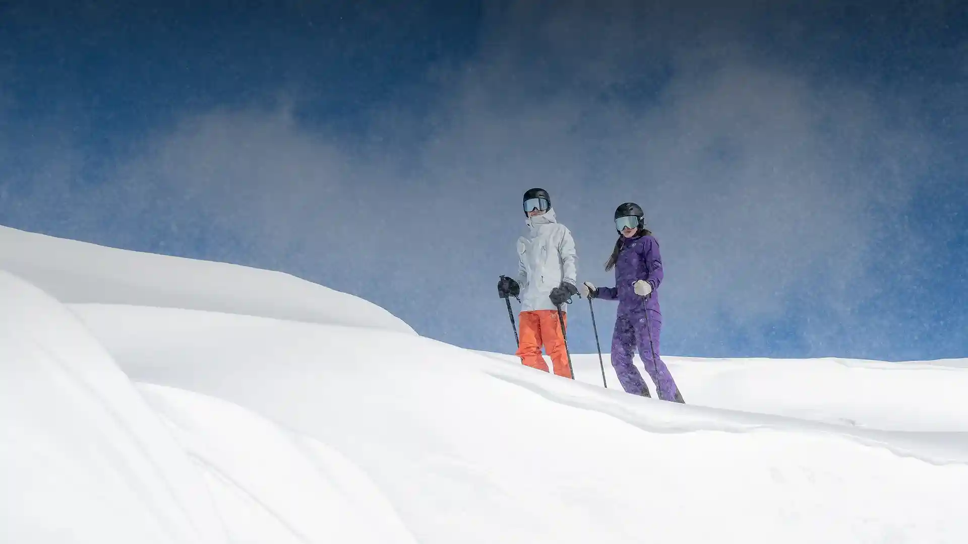 header-ski-powder-dark